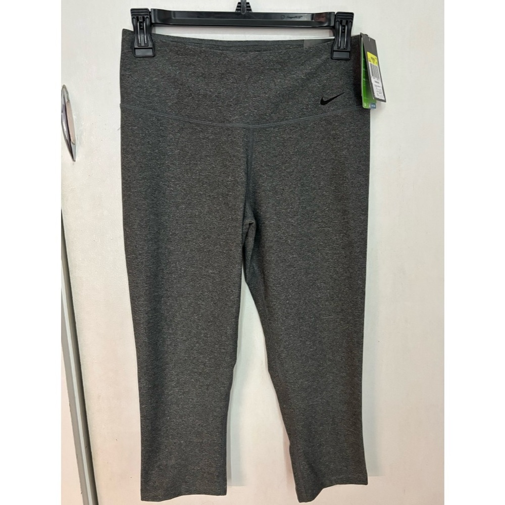 NWT Nike Capri Leggings